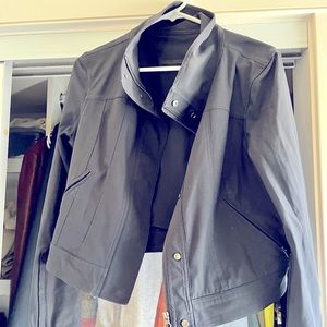 Lululemon black cropped rain jacket.